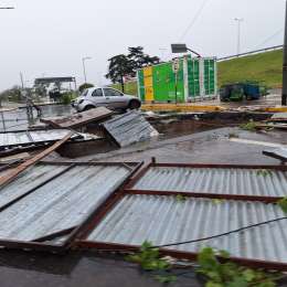 Destrozos en el ingreso al autódromo de Buenos Aires tras el temporal