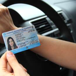 ¿Dónde puedo sacar la licencia de conducir internacional en Argentina?