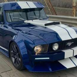 ¡Una locura! Convirtió un Ford Mustang en una F-100