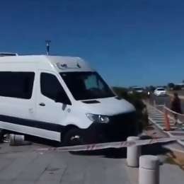 ¡Susto en Mar del Plata! Una camioneta a centímetros de caer al mar