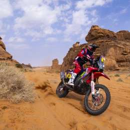 Dakar 2024: Schareina se accidentó con su moto, se fracturó un brazo y abandonó