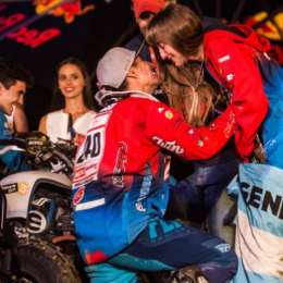 Cavigliasso y Pertegarini recordaron el día que se comprometieron en plena premiación del Dakar