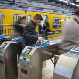 Fuertes aumentos en el transporte: el Subte costará $574 y los peajes subirán un 150%