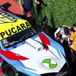 ¡Está en todas! Werner se acercó a ver el auto de Teti tras el fuerte golpe