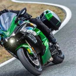 Pirelli suma tres neumáticos de alta gama para motos deportivas