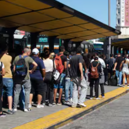 Paro de colectivos en el AMBA: ¿Qué líneas se adhirieron?