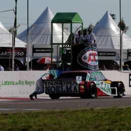 TC en Viedma: el recuerdo de cuando Nicolás Bonelli terminó empujando su auto