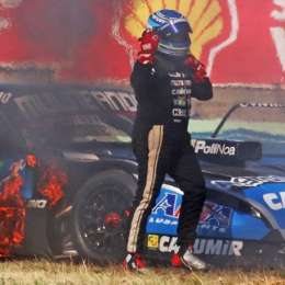 TC: fuego en el auto de Fontana durante la tercera serie en Viedma