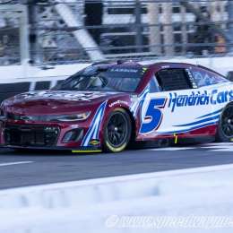 Nascar: Larson se quedó con la pole en Martinsville