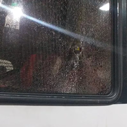 Violencia contra una línea de colectivos que funciona durante el paro