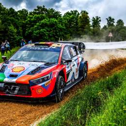 WRC: Neuville y Evans empatados en la punta tras la jornada de viernes en Croacia