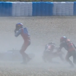 MotoGP: insólita triple caída durante el Sprint en Jerez