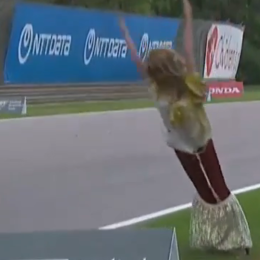 IndyCar: ¡De no creer! Un adornó se cayó y quedó cerca de la pista en Barber