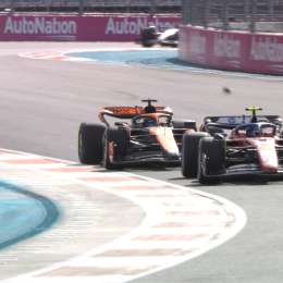 F1: Piastri fue al límite con Sainz y un toque le rompió el aleron delantero