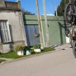 Murieron dos jóvenes mientras participaban en una picada ilegal de motos en Necochea