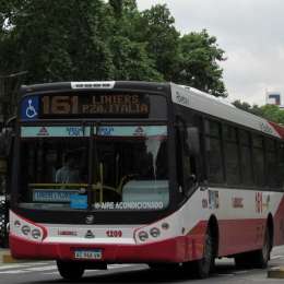 Agresiones y piedrazos a colectivos en el paro general