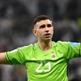 El ex piloto de TC que le instaló un simulador al Dibu Martínez: "Fue una tremenda experiencia"