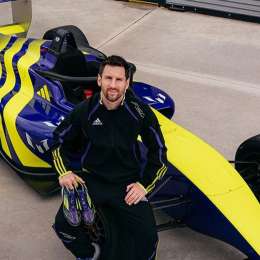 Lionel Messi presentó sus nuevos botines junto a un auto de fórmula
