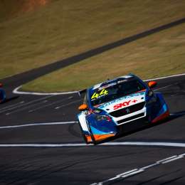 TCR South America: Pernía ganó la Carrera 1 en Velocitta