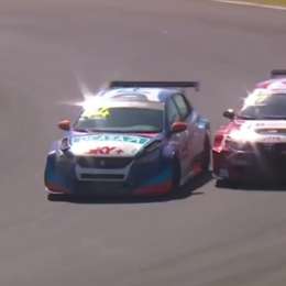 TCR South America: ¡La maniobra de la carrera! Duelo de argentinos en Velocitta