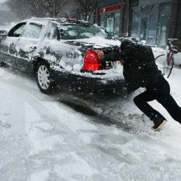 Consejos para manejar en la nieve: qué hacer y cuáles maniobras evitar