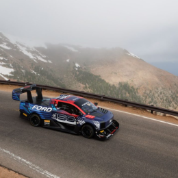 La pickup eléctrica Ford F-150 Lightning fue el vehículo más veloz en la famosa trepada de Pikes Peak