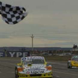 TC Pista: ¡Imperdible! Bonelli recordó la insólita definición con Sotro en Rio Gallegos 2011
