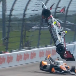 IndyCar: espectacular accidente en el final de la segunda carrera en Iowa