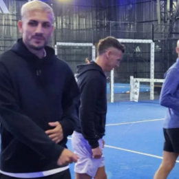 Mariano y Leo Pernía junto a Leandro Paredes en Canning