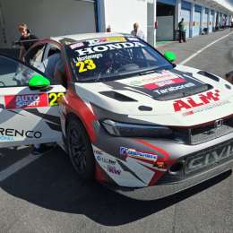 TCR España: Montenegro se metió en el 'Top 3' en las primeras dos prácticas en Estoril
