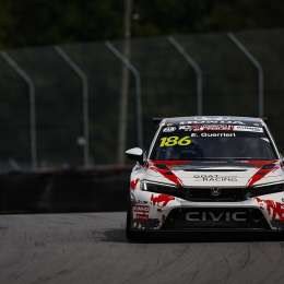 FIA TCR World Tour: Guerrieri se impuso en la primera final en Interlagos