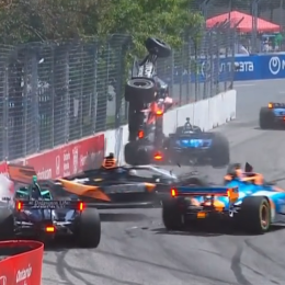 IndyCar: impresionante choque múltiple a pocas vueltas del final en Toronto