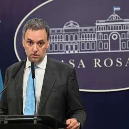 Adorni habló de Fórmula 1 en la conferencia presidencial