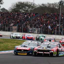TC en Buenos Aires: Juan Martín Trucco hizo historia y ganó con el Dodge Challenger