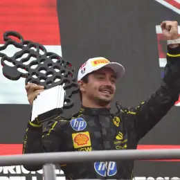F1: el emocionante relato de la victoria de Leclerc en Monza en italiano