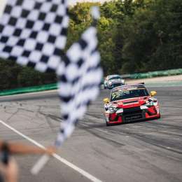 TCR Europe: Franco Girolami cantó victoria y Montenegro fue 8vo en la 1ra final en Brno