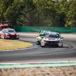 TCR Europe: ¡Doblete argentino! Montenegro y Franco Girolami subieron al podio en la 2da final en Brno