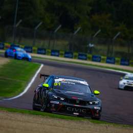 TCR Italy: un incidente dejó a Luciano Martínez afuera de la segunda carrera en Imola