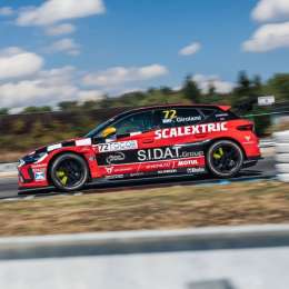 TCR Europe: penalizaron a Girolami en la segunda final en Brno y perdió el podio