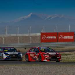 TCR South America: Rossi festejó por duplicado en Villicum