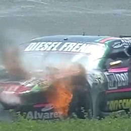 TC: fuego en el auto de De Benedictis durante la final en Paraná