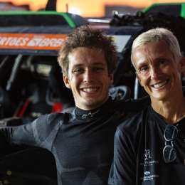 Sacha Fenestraz le abre la puerta a correr el Rally Dakar en el futuro