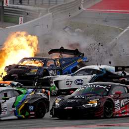 Espectacular accidente e incendio en el circuito de Barcelona