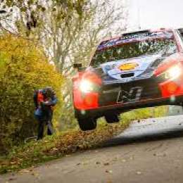 WRC: Tanak ganó luego de choque de Ogier sobre el final