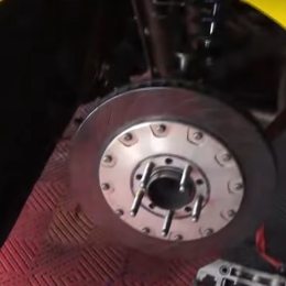 ¿Cómo funcionan los frenos en un auto de Top Race?