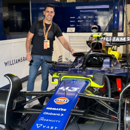 El piloto argentino que está en Brasil y se sacó una foto con el auto de Colapinto