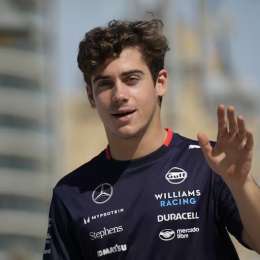 F1: Colapinto se tomó el tiempo para saludar al público en el inicio del GP de Brasil