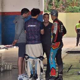 TC: así fue la charla entre Iuliano, de la Iglesia y Trucco tras la quita de tiempos en La Plata