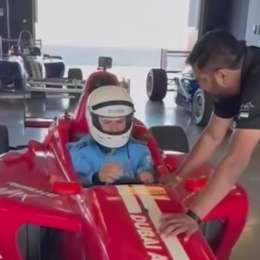 ¡A lo Colapinto! El Kun Agüero se animó a probar un fórmula en un circuito de Dubai