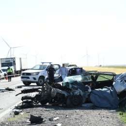 Accidente fatal en Bahía Blanca: una funcionaria judicial y su nieto murieron al chocar contra un camión